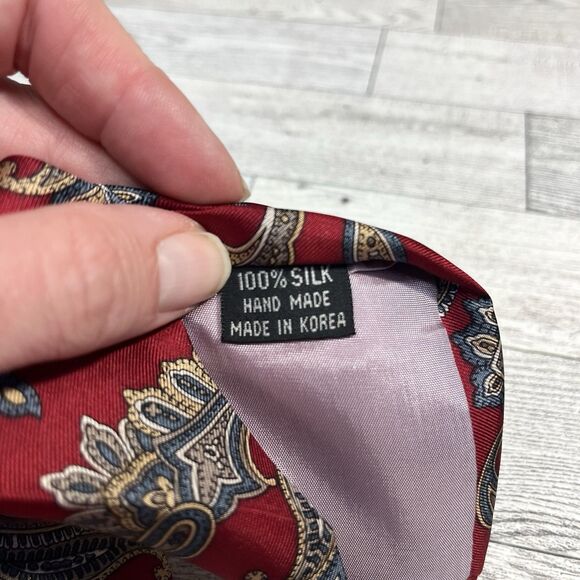 Disney Balancine Presents The Tie Works Red Paisley Mickey 100% Silk Neck Tie - Picture 5 of 5